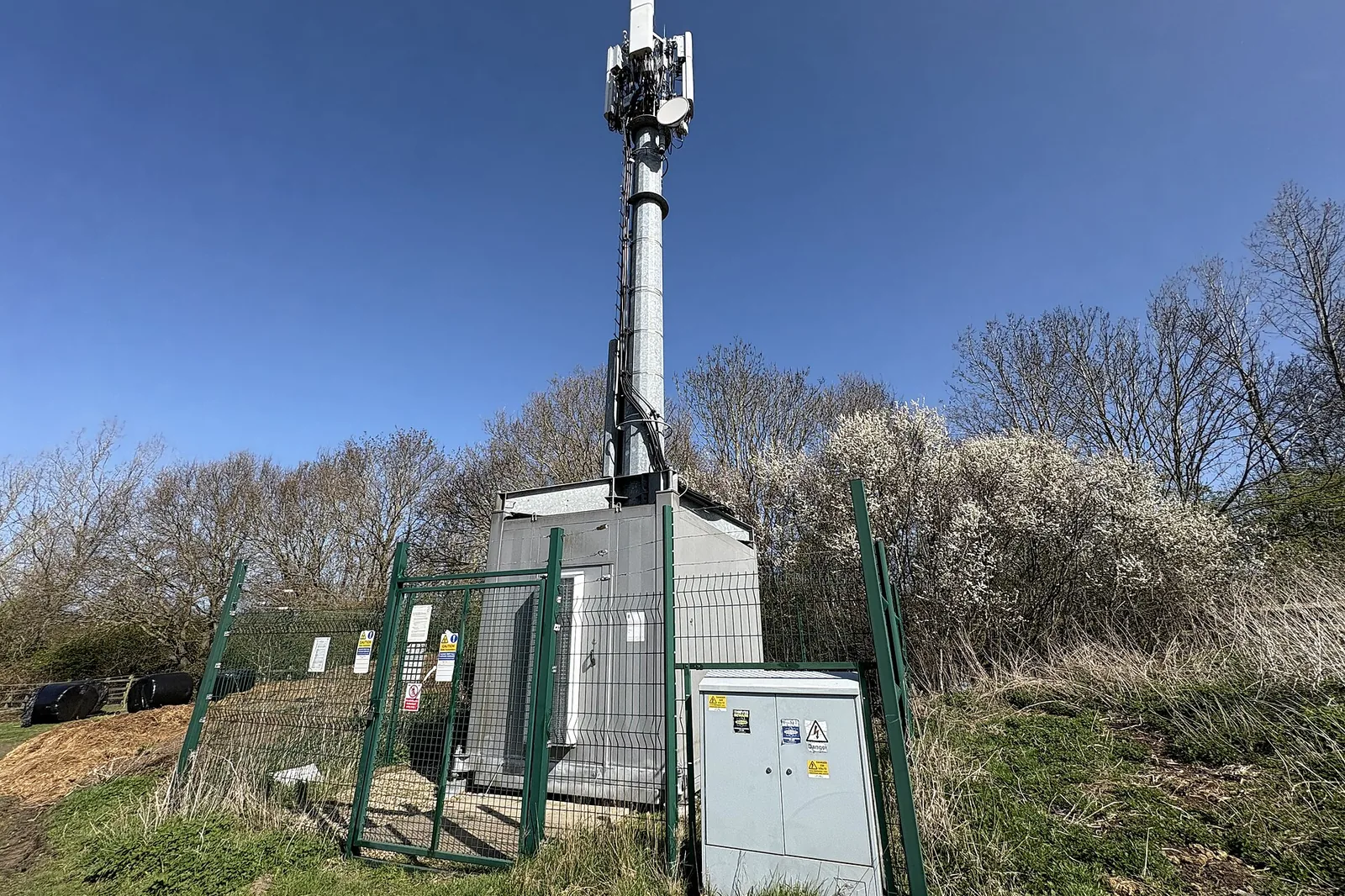 オランジュの携帯電話網が全国で約10時間不通：21日、原因は設備の故障と説明